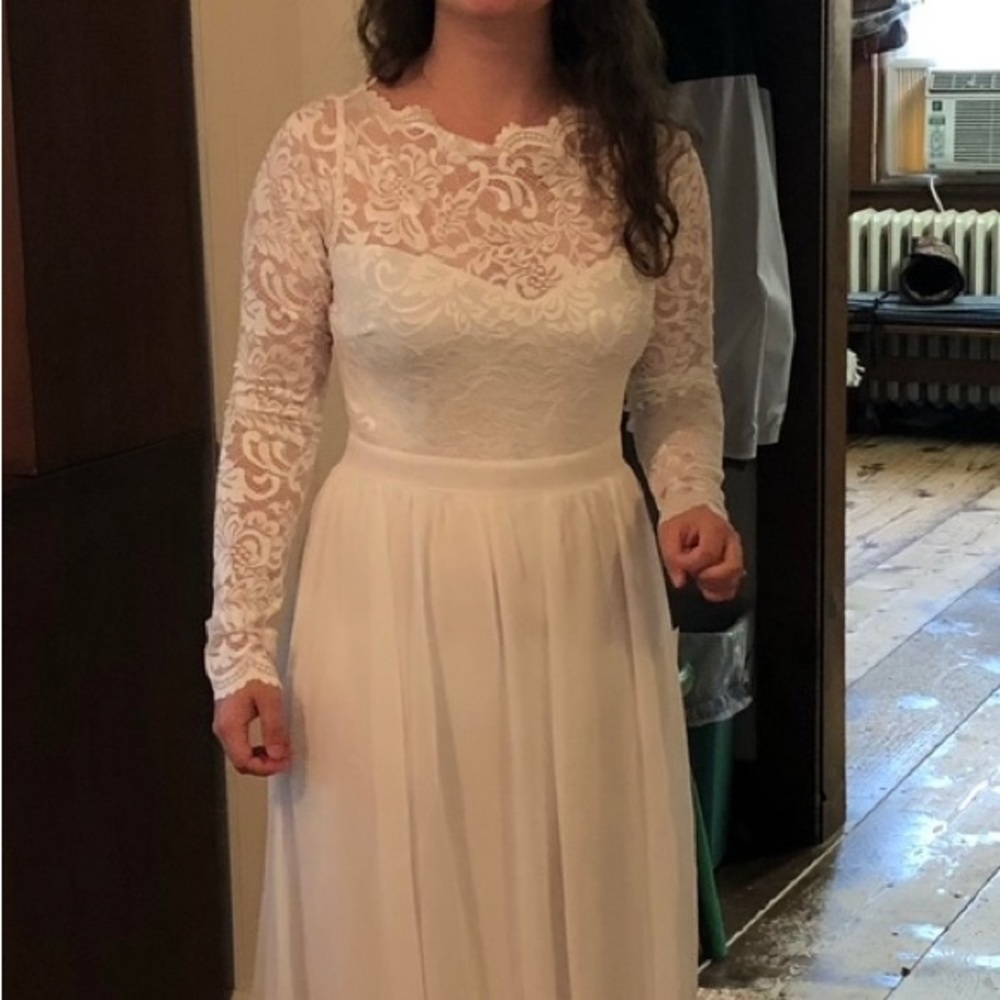 Lulu’s ivory gown - Picture 3 of 4